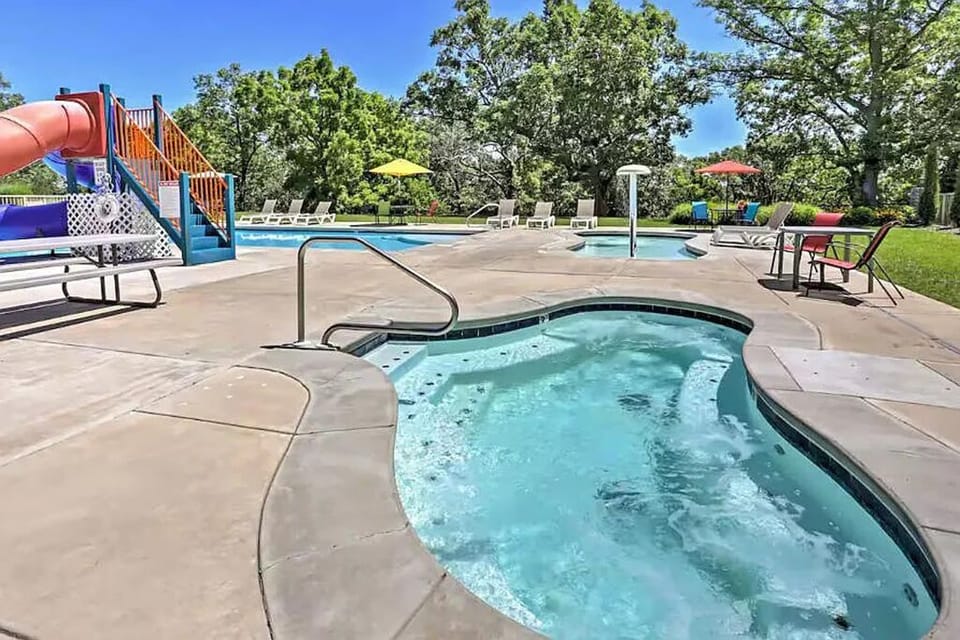 Hot Tub at Clubhouse.