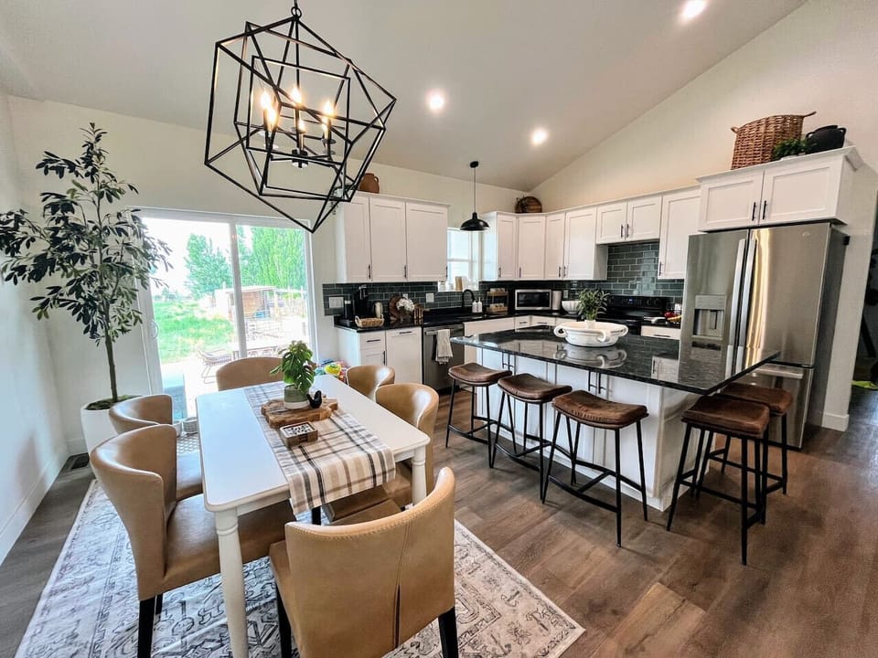 Dine together with the whole family with seating for 10 at the dinner table and 5 at the island (new larger dining table & additional chairs not in picture)