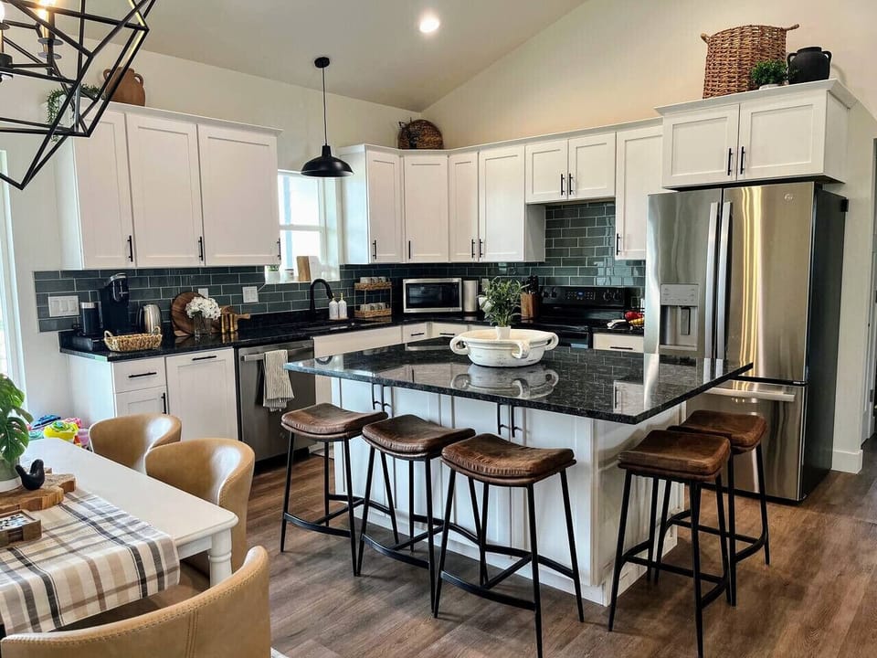 Cook together in the spacious, well-equipped kitchen