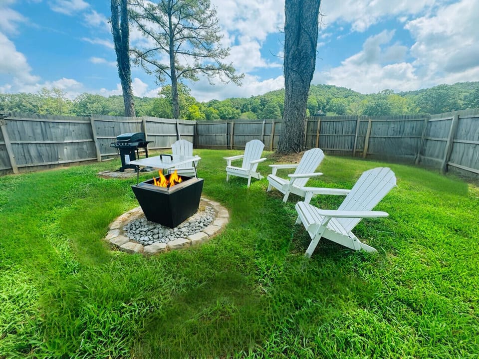 Fire Pit and Lounging Area BBQ Grill LL