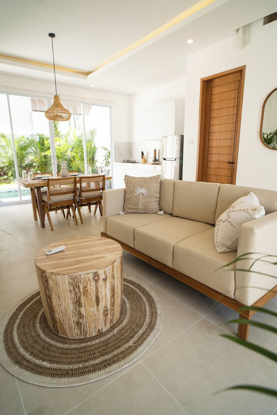 Deluxe Villa, Pool View | Living area