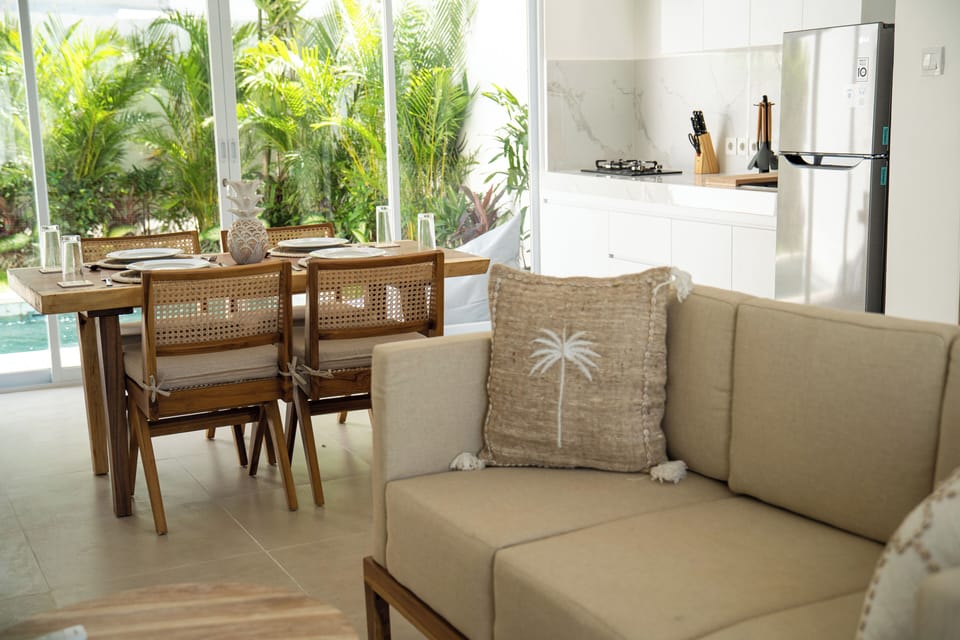 Deluxe Villa, Pool View | Living area