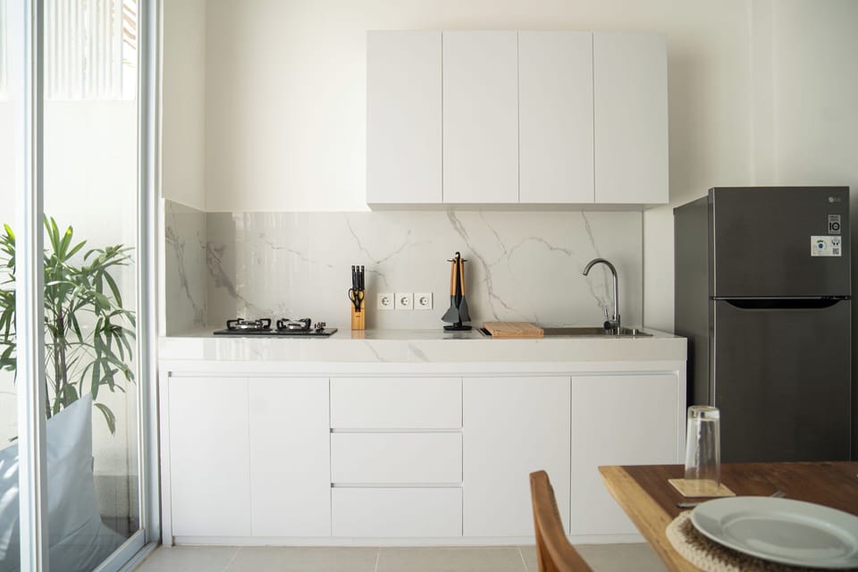 Deluxe Villa, Pool View | Private kitchen | Full-size fridge, stovetop, cookware/dishes/utensils
