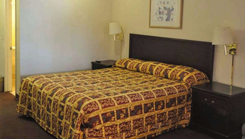 Room, 1 Double Bed, Non Smoking | Free WiFi, bed sheets