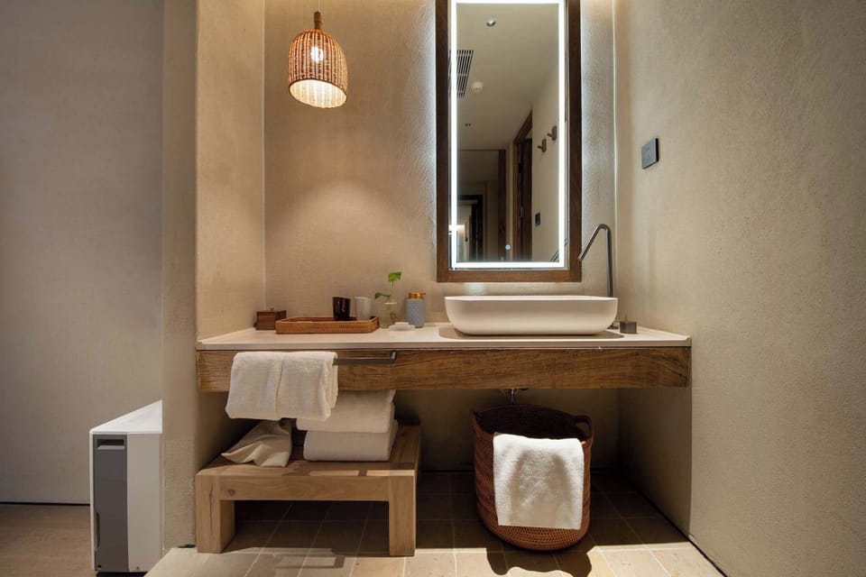 Comfort Twin Room, Courtyard View | Bathroom | Free toiletries, hair dryer, slippers, towels
