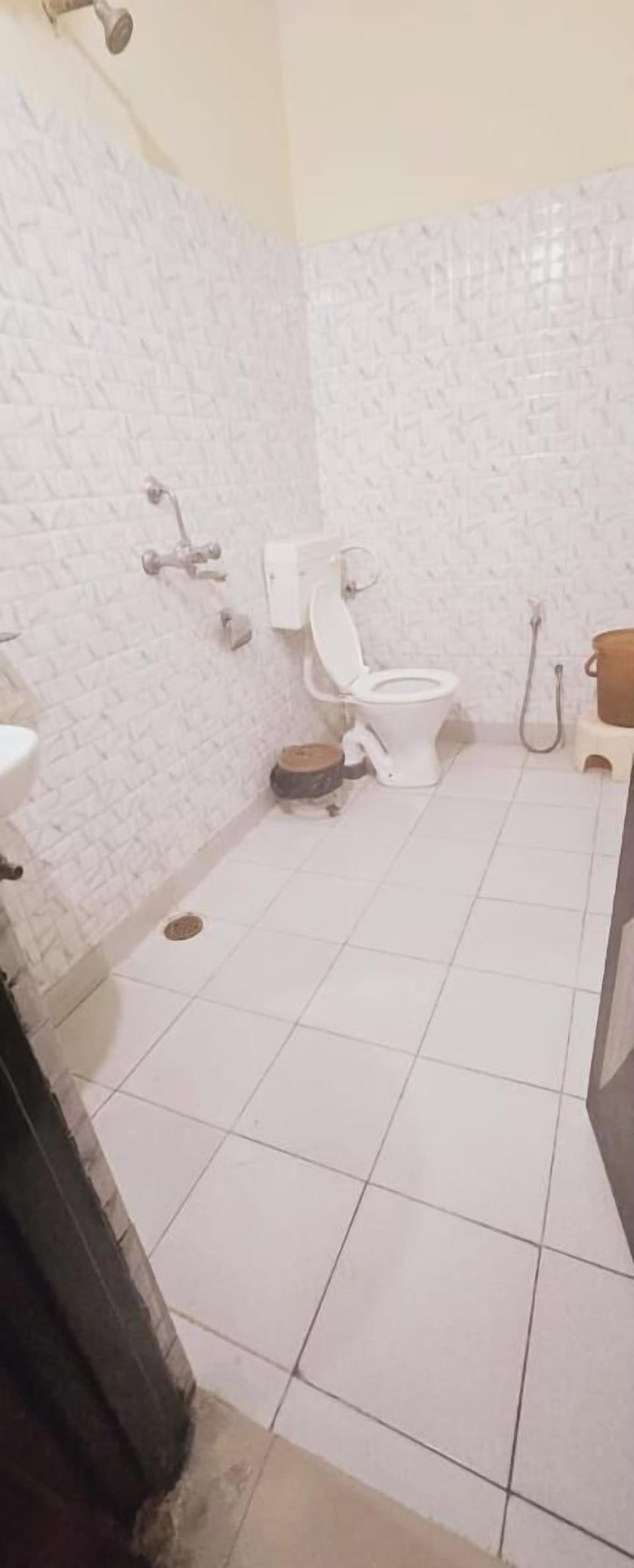 Shower, towels, soap, toilet paper