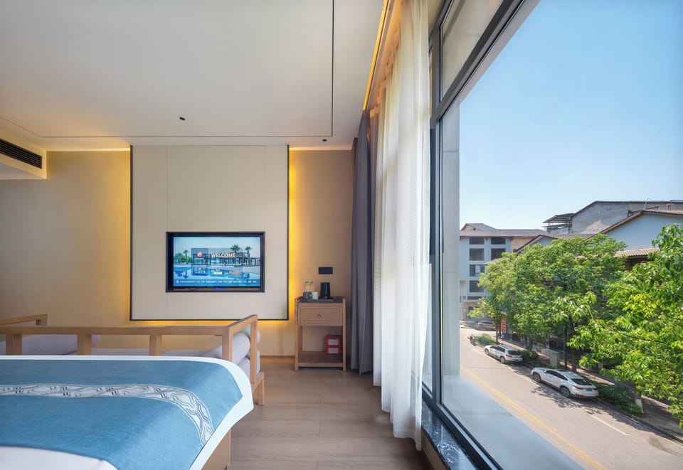 Comfort Double Room | Desk, laptop workspace, blackout drapes, soundproofing