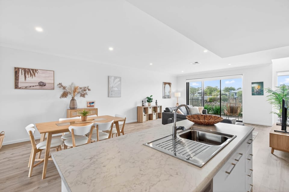 005 - 3-13 Central Dr, Victor Harbor - HIGH RES