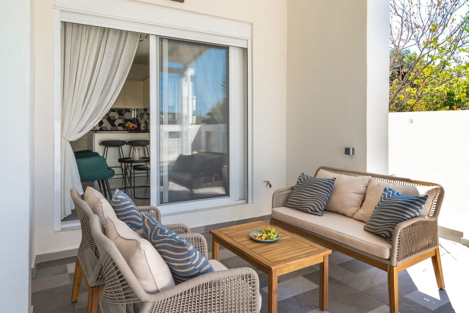 House | 2 bedrooms, desk, soundproofing, Internet