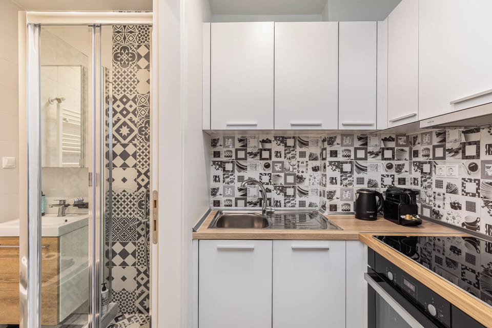 Apartment, 2 Bedrooms, Balcony, City View | Private kitchen | Espresso maker, electric kettle
