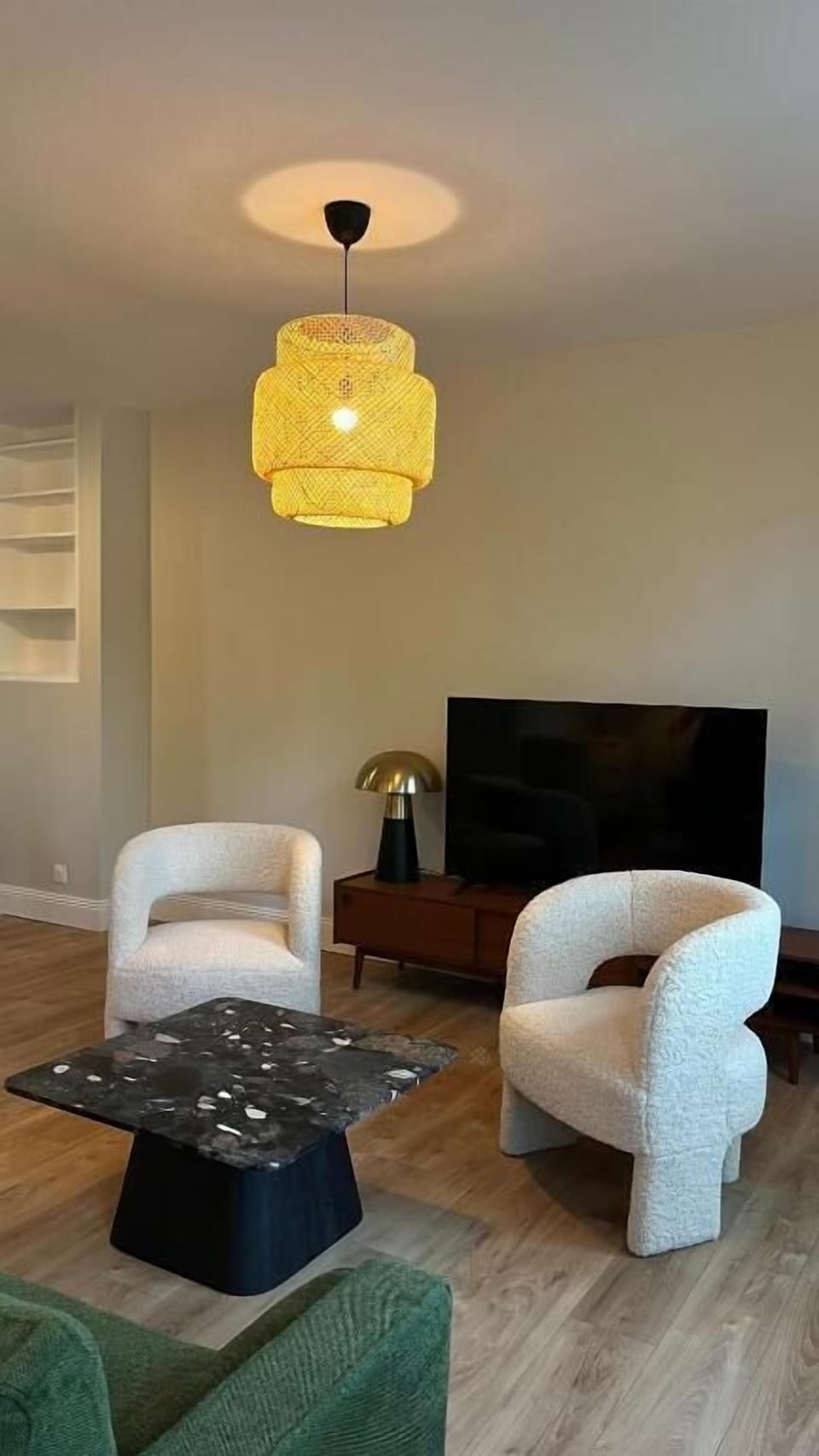 Deluxe Apartment, City View | Living area