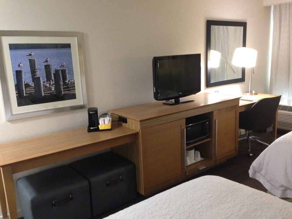Premium bedding, pillowtop beds, in-room safe, individually decorated