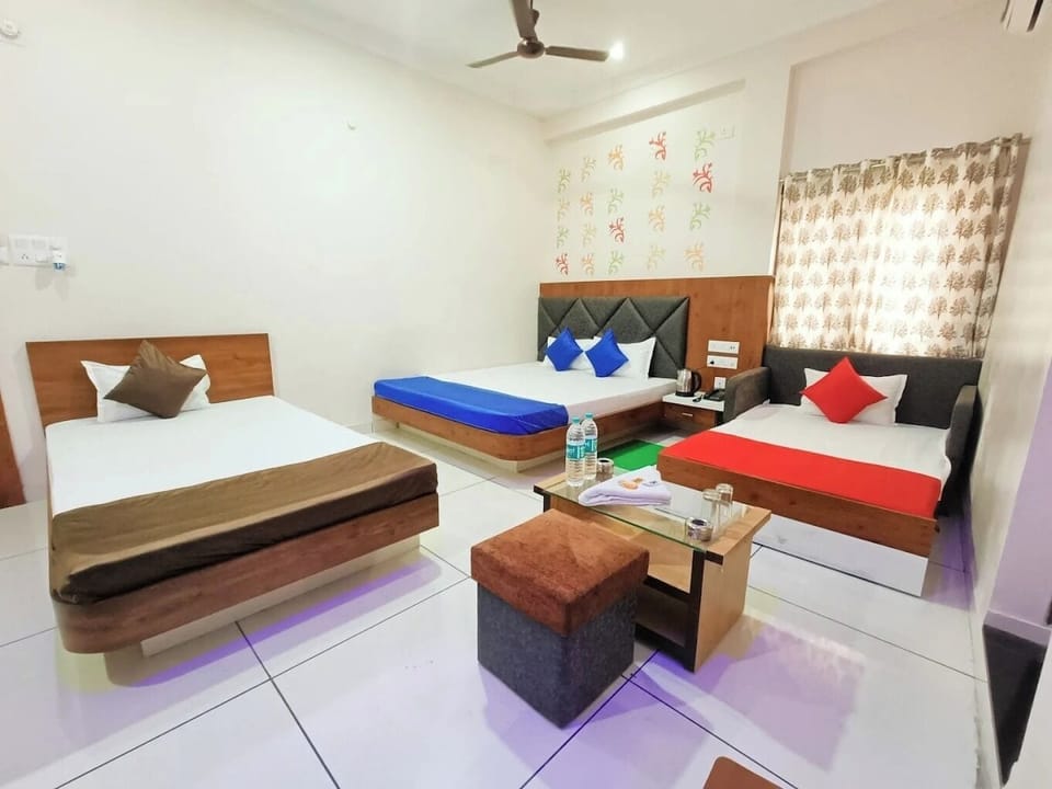 Premium Room | Desk, WiFi (free), bed sheets
