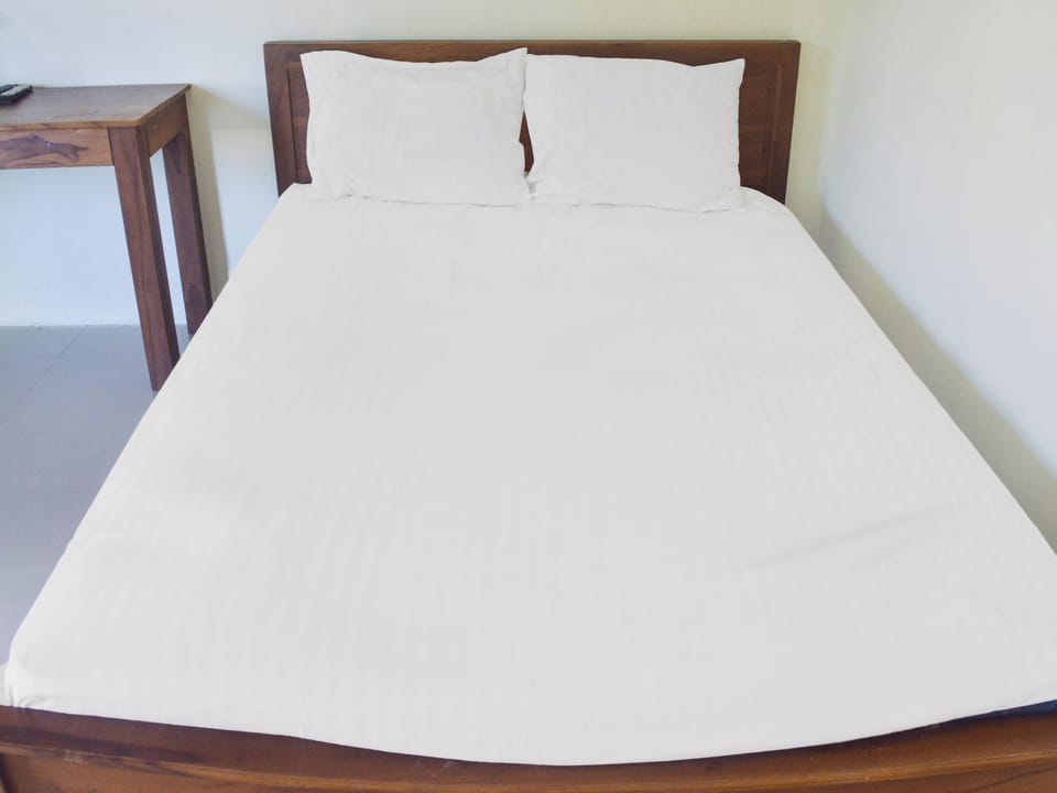 Standard Double Room | WiFi (free), bed sheets