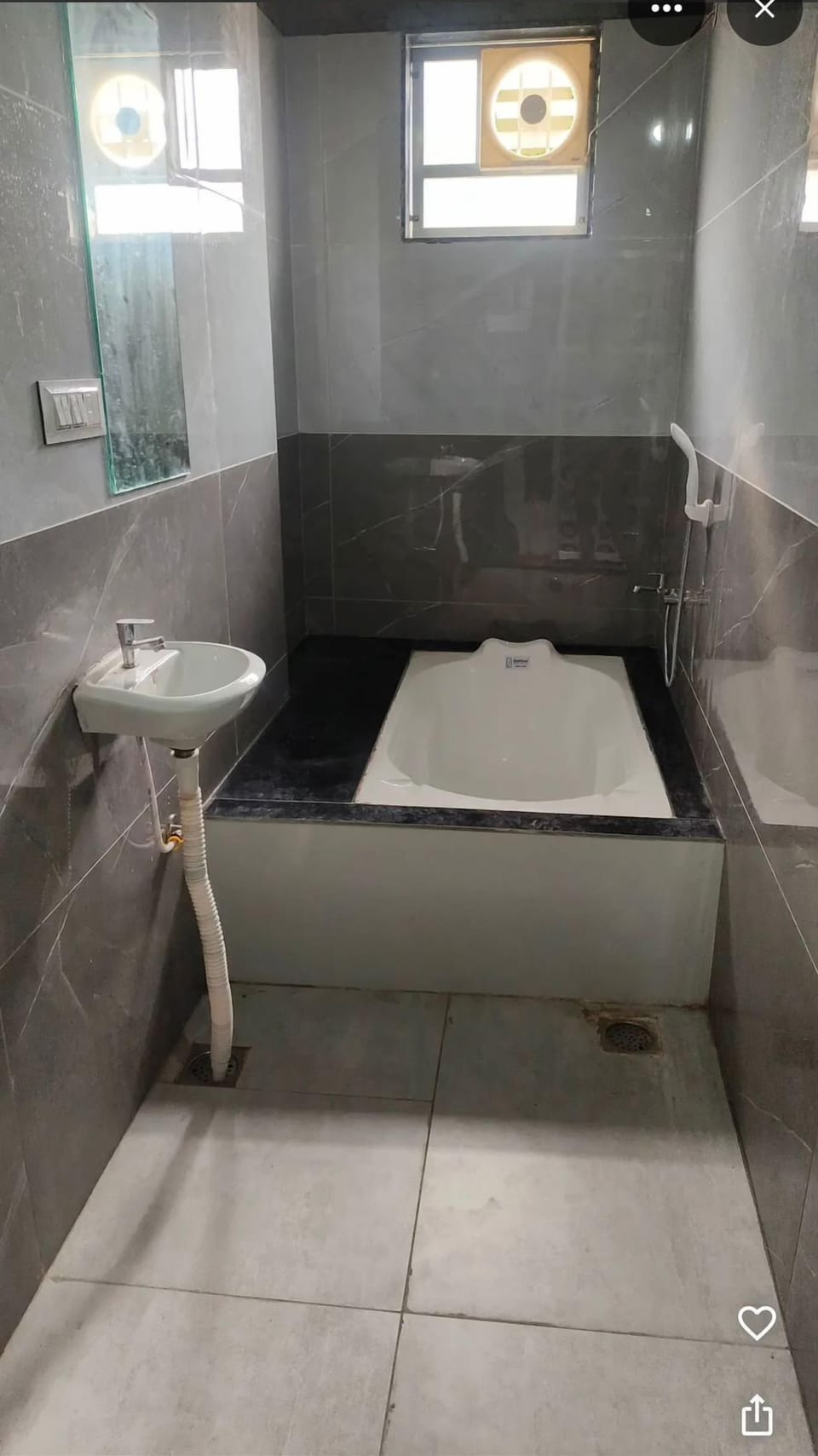 Family Room | Bathroom | Shower, free toiletries, towels, soap