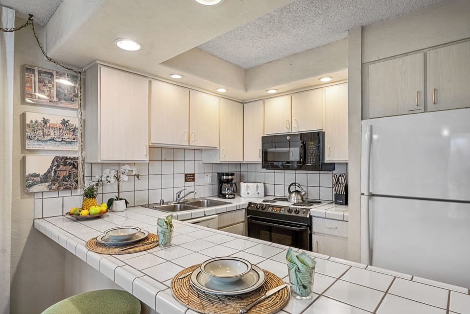 Fully equipped kitchen featuring a spacious countertop and dining area.