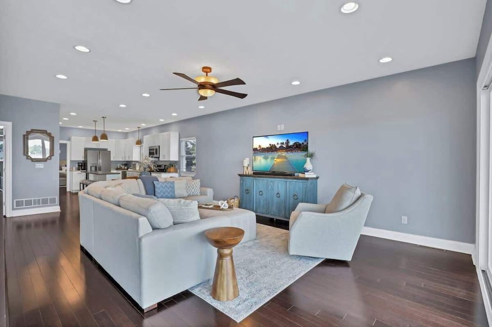 Living room – Open Concept (Second Floor)