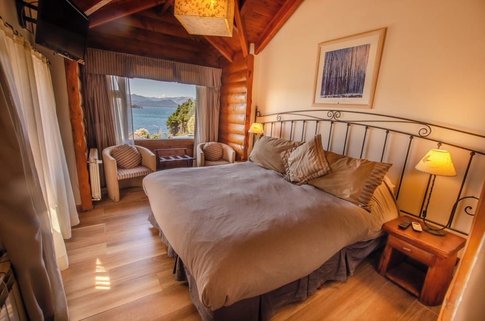 Cabin, Kitchen, Lake View | Premium bedding, down comforters, minibar, in-room safe