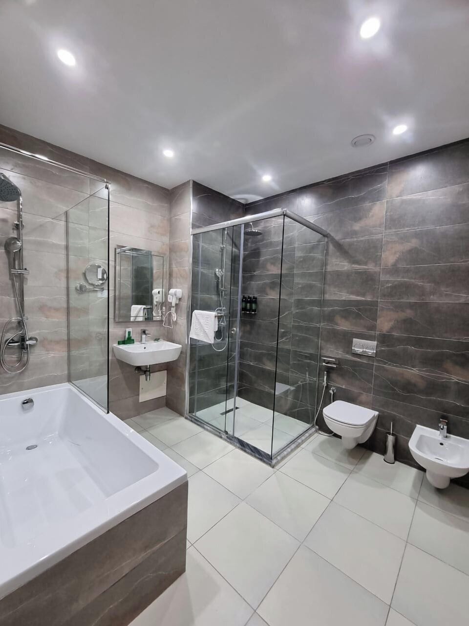 Superior Suite, Balcony, City View | Bathroom | Shower, free toiletries, hair dryer, slippers