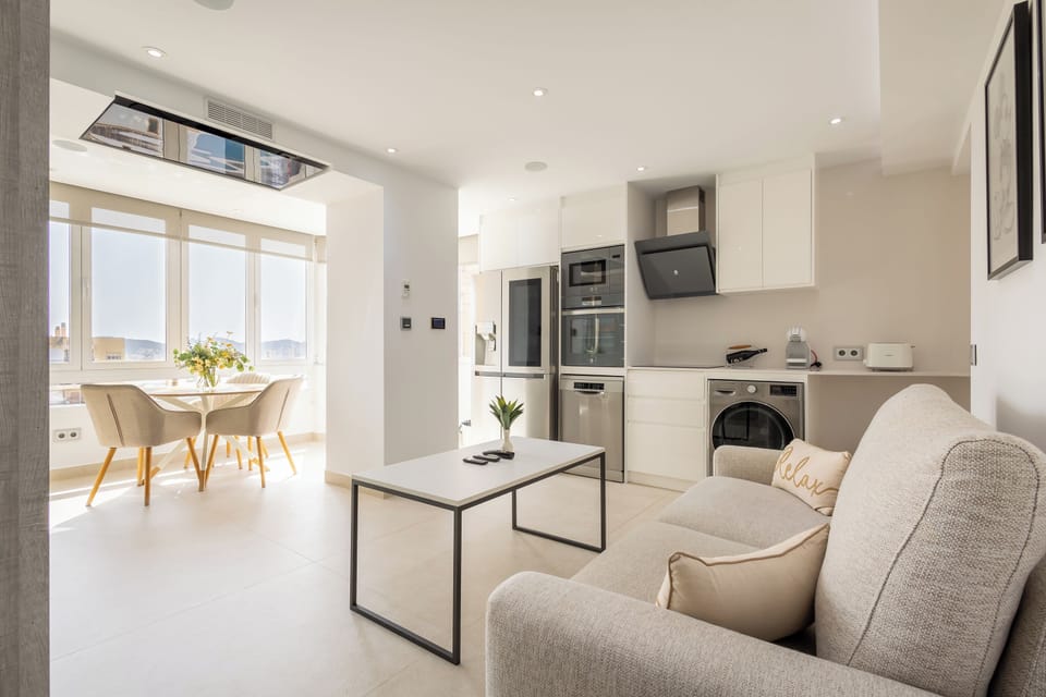 Luxury Apartment, Multiple Bedrooms, Refrigerator & Microwave (Luxury beachfront suite Fuengirola) | Interior