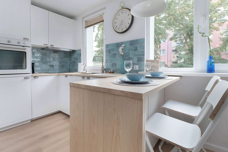 A fully equipped kitchen with modern appliances allows you to prepare both a quick breakfast and an exquisite dinner.