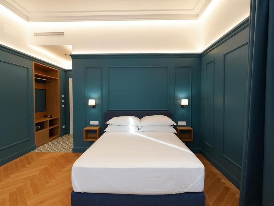 Superior Double Room, Balcony, Garden View | Hypo-allergenic bedding, down comforters, minibar, in-room safe