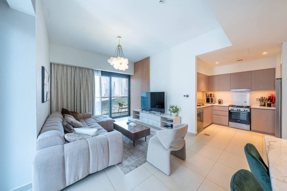 Bright & cosy living space with magnificent Burj Khalifa views!