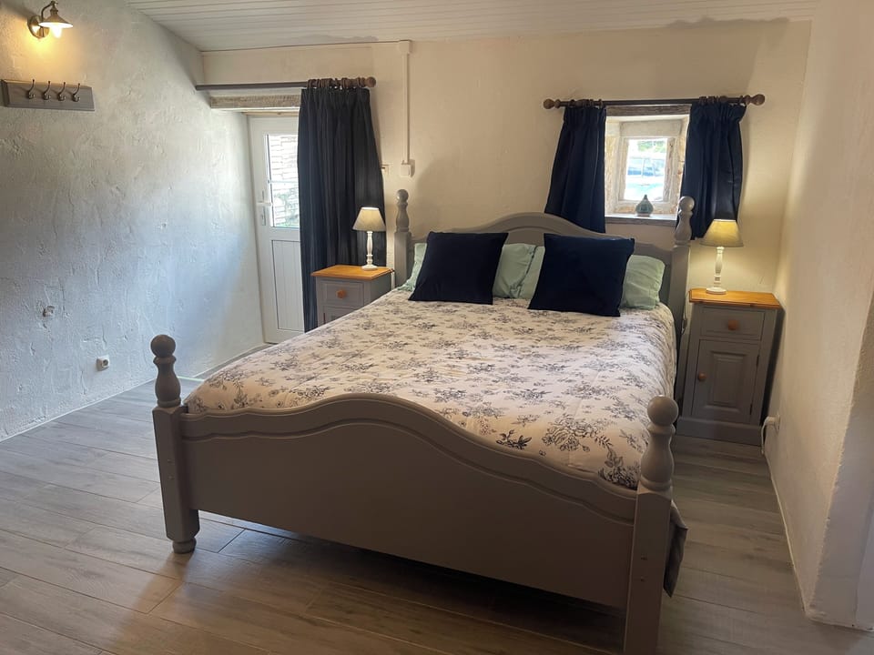 King size bed (160 x 200)