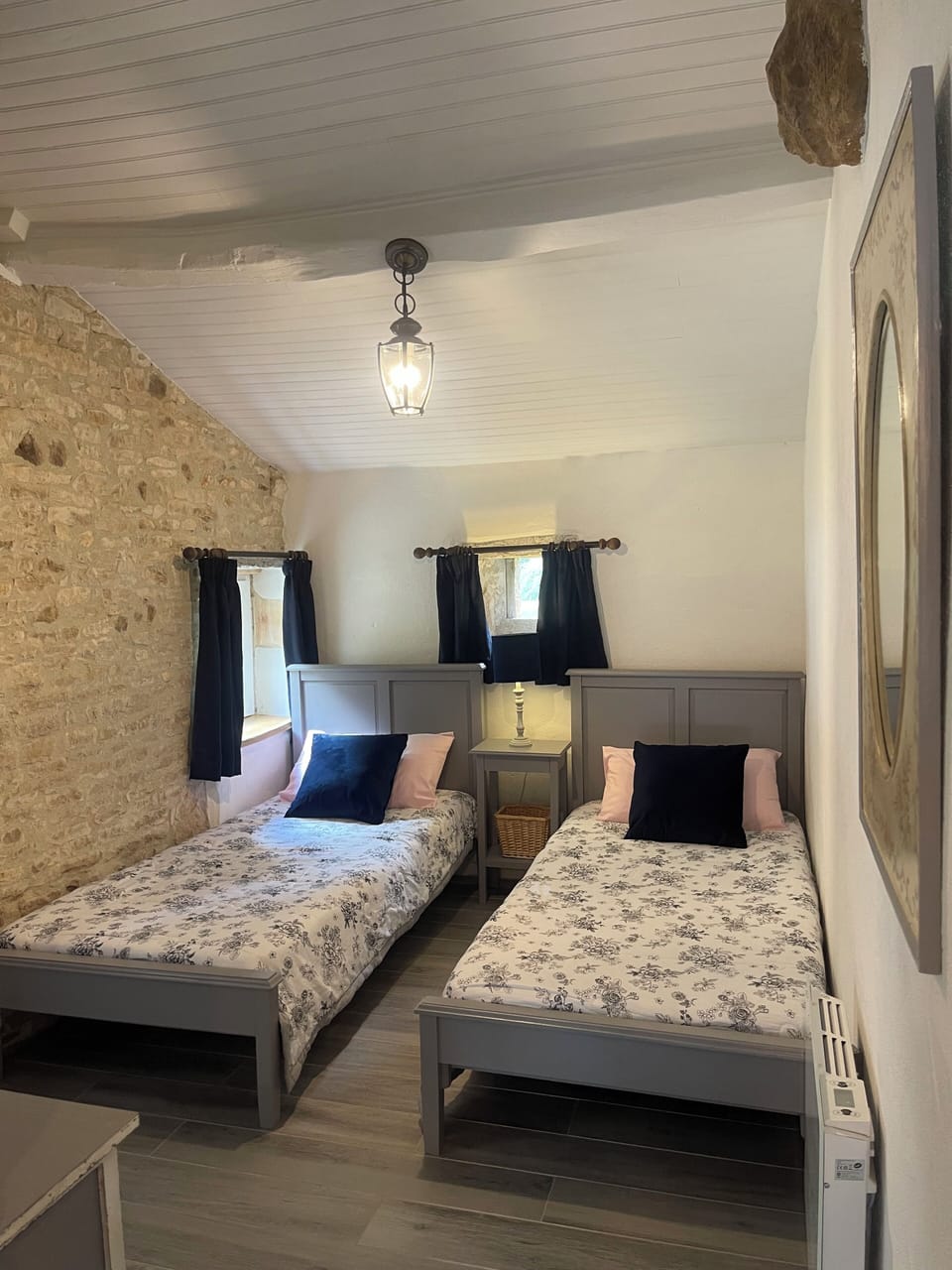 Twin beds (90 x 190)