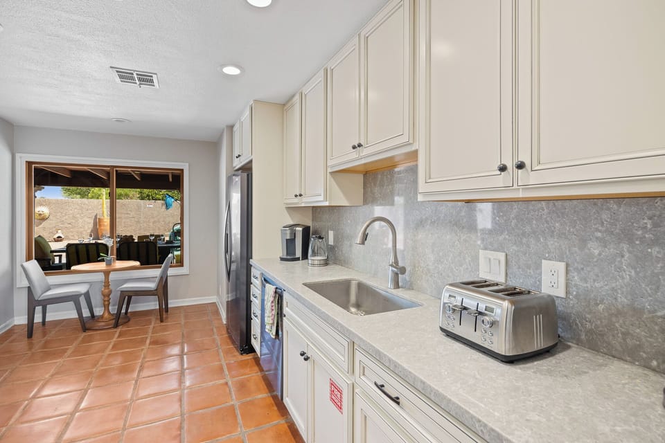 K0065 - Kitchen Appliances