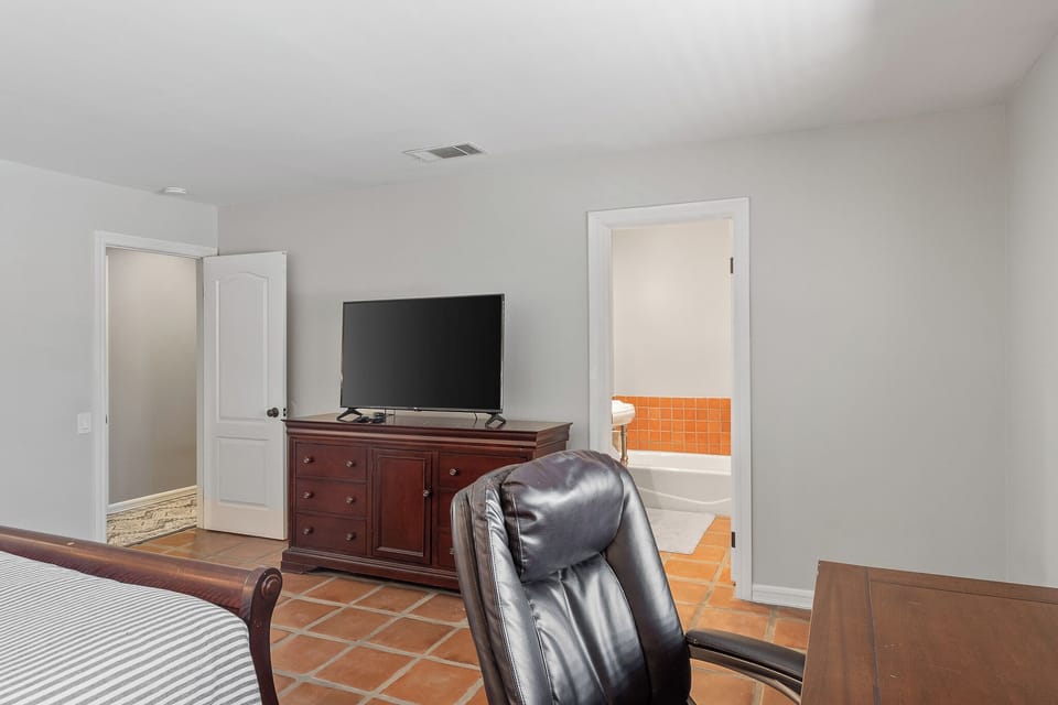 K0065 - Primary Bedroom TV
