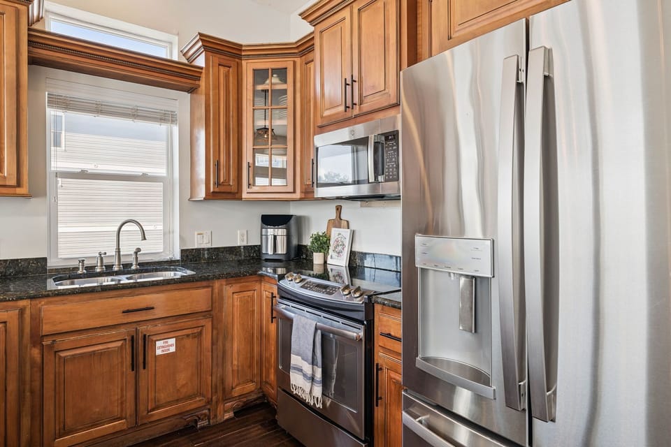 Fully Equipped with Stainless Steel Appliances