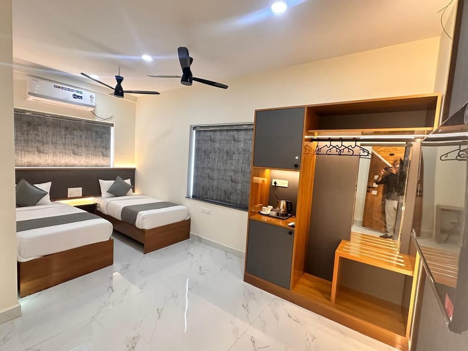 Basic Double or Twin Room, City View | Laptop workspace, soundproofing, iron/ironing board, free WiFi