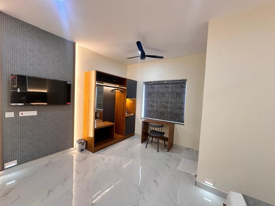 Basic Double or Twin Room, City View | Laptop workspace, soundproofing, iron/ironing board, free WiFi