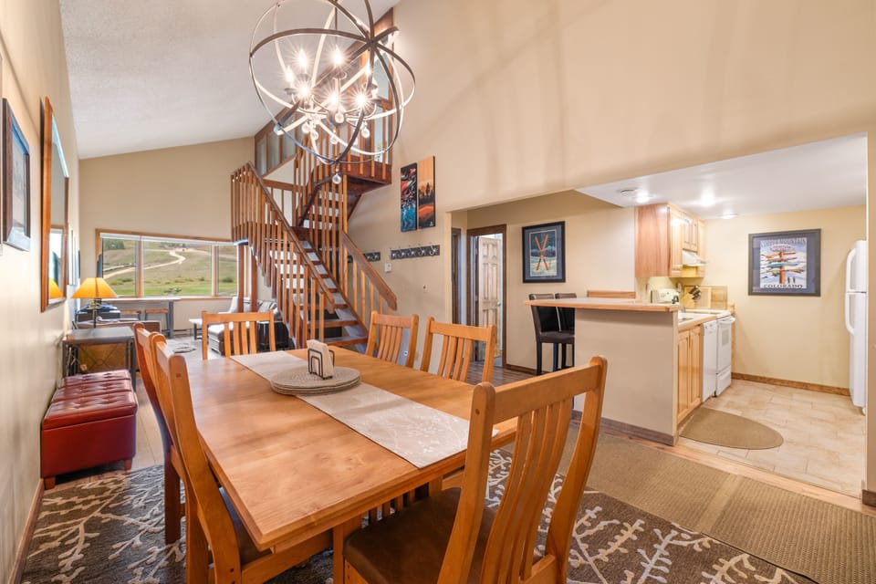 Condo, 2 Bedrooms | Dining