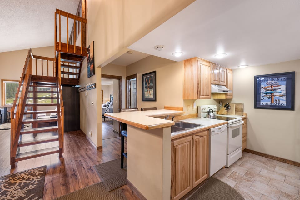 Condo, 2 Bedrooms | Private kitchen | Coffee/tea maker, fridge, oven, toaster