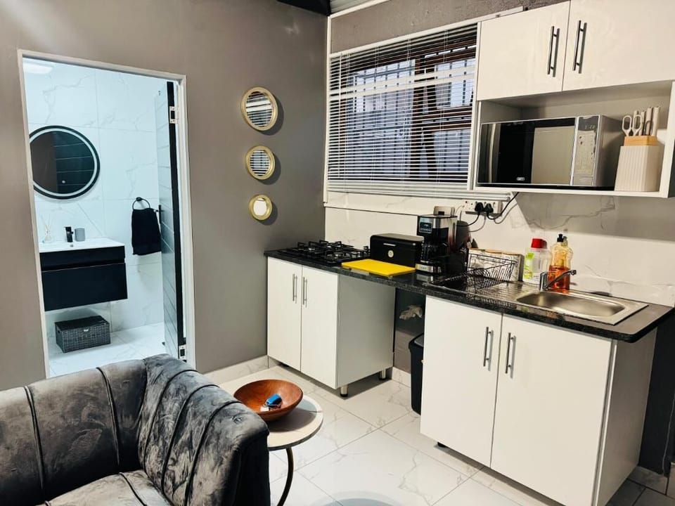 Apartment, 1 Bedroom, Smoking, Patio | Interior