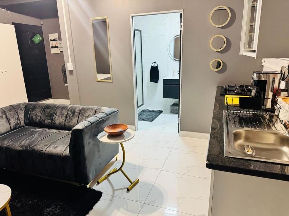 Apartment, 1 Bedroom, Smoking, Patio | Interior
