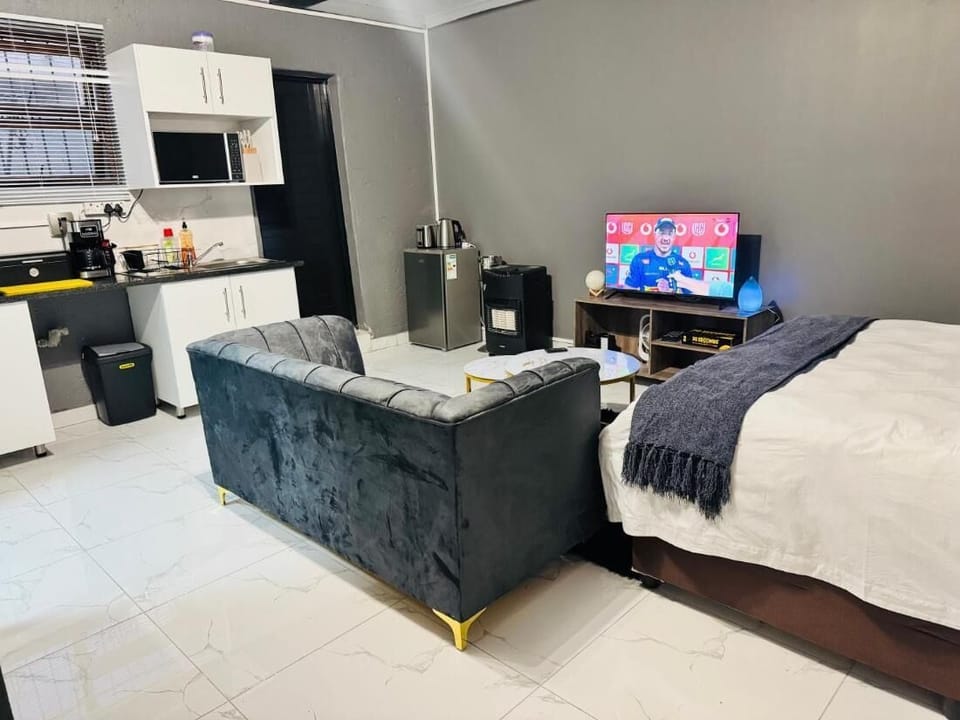 Apartment, 1 Bedroom, Smoking, Patio | 1 bedroom