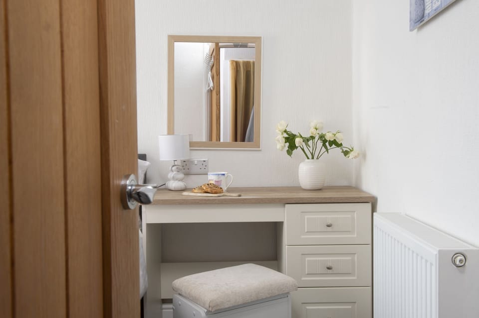 Dressing table in bedroom two - Bryher Cottage, Stay Ca Holidays