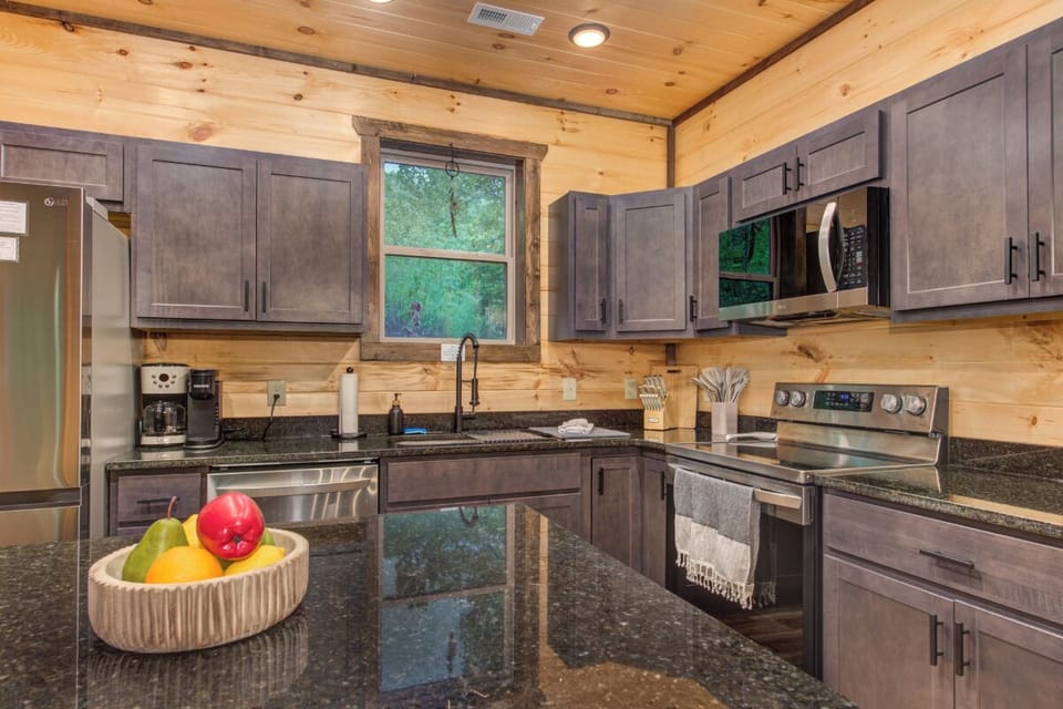Dreamcatcher Lodge's fully-equipped kitchen