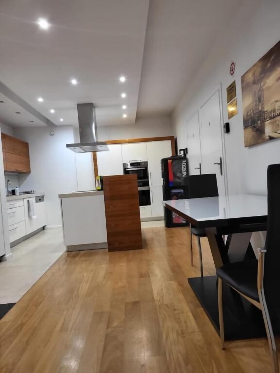 Comfort Suite, Balcony, City View (APS127) | Blackout drapes, iron/ironing board, free WiFi