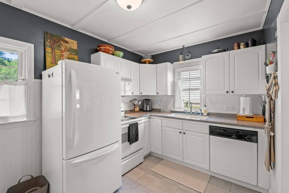 Great stocked kitchen.
