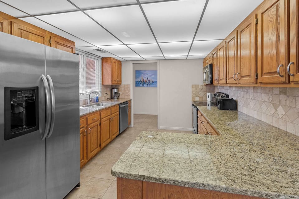 Condo, Multiple Beds, Balcony, Mountain View (Cozy Condo) | Private kitchen | Fridge, microwave, oven, stovetop