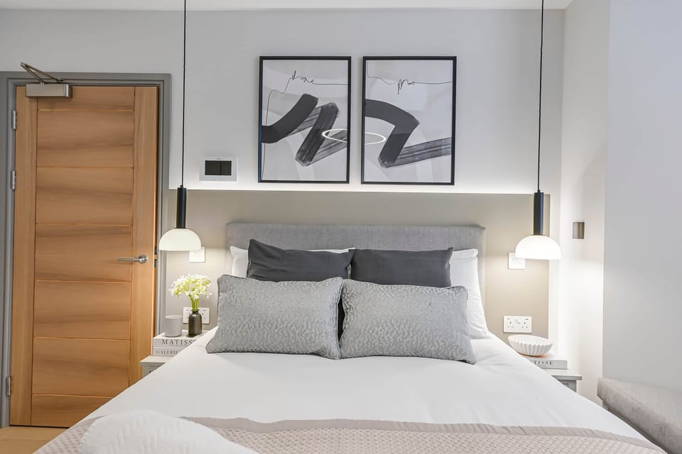 Double bed with high-quality hotel-grade  bed linens.