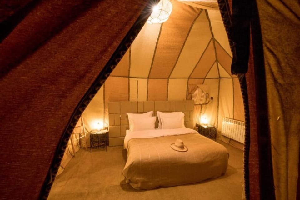 Economy Tent | Desk, cribs (free), individually decorated, bed sheets