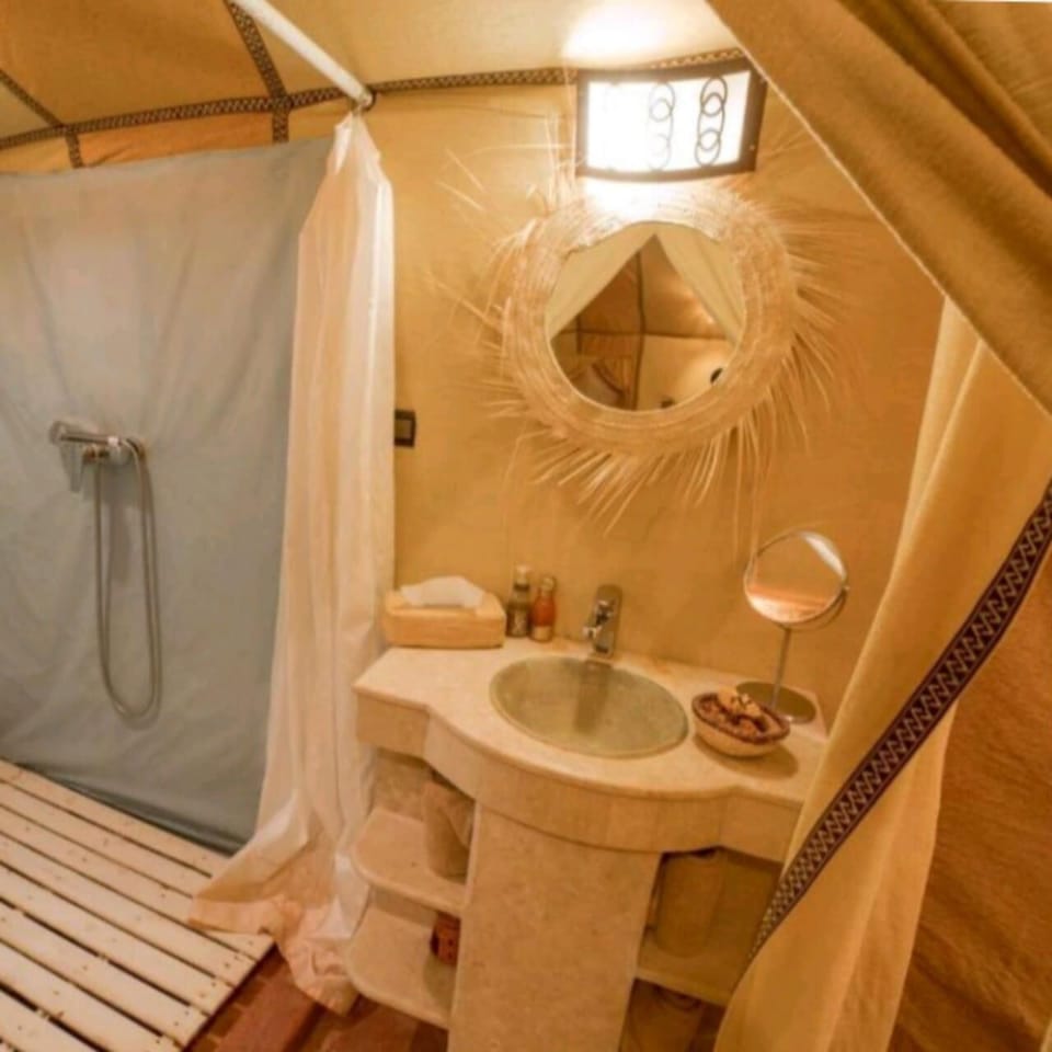Economy Tent | Bathroom | Free toiletries, toilet paper