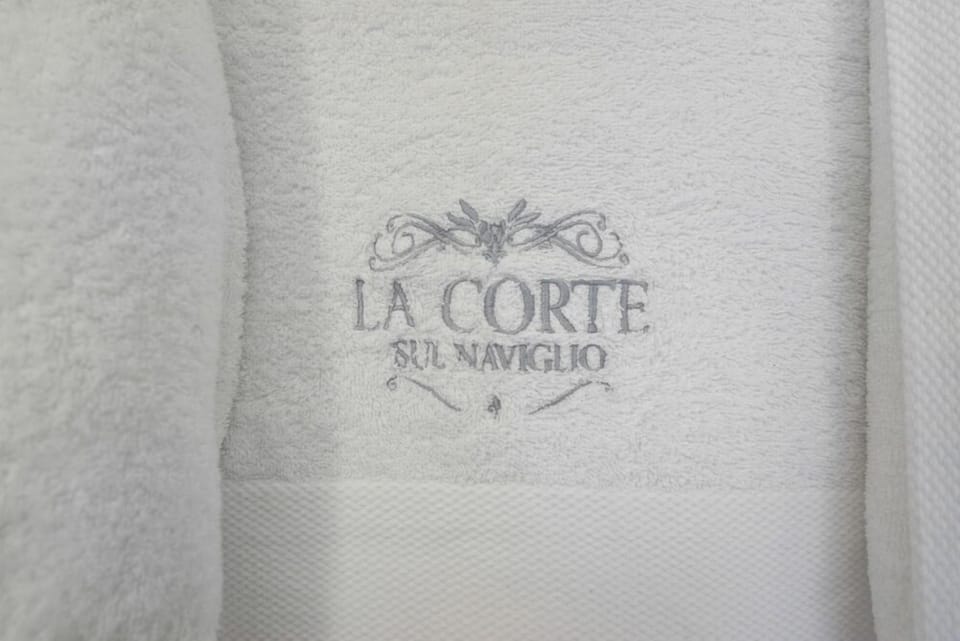 Comfort Double Room | Bathroom amenities | Shower, free toiletries, hair dryer, bidet