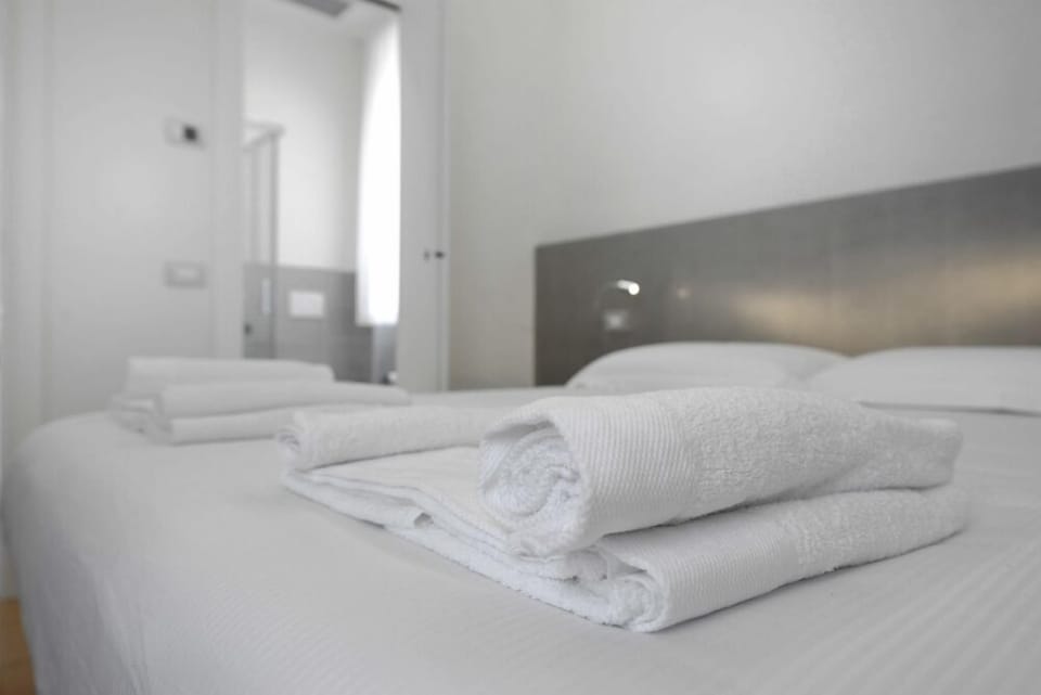 Comfort Double Room | In-room safe, desk, soundproofing, iron/ironing board