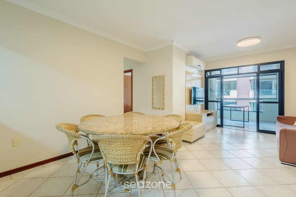 Basic Apartment | Dining